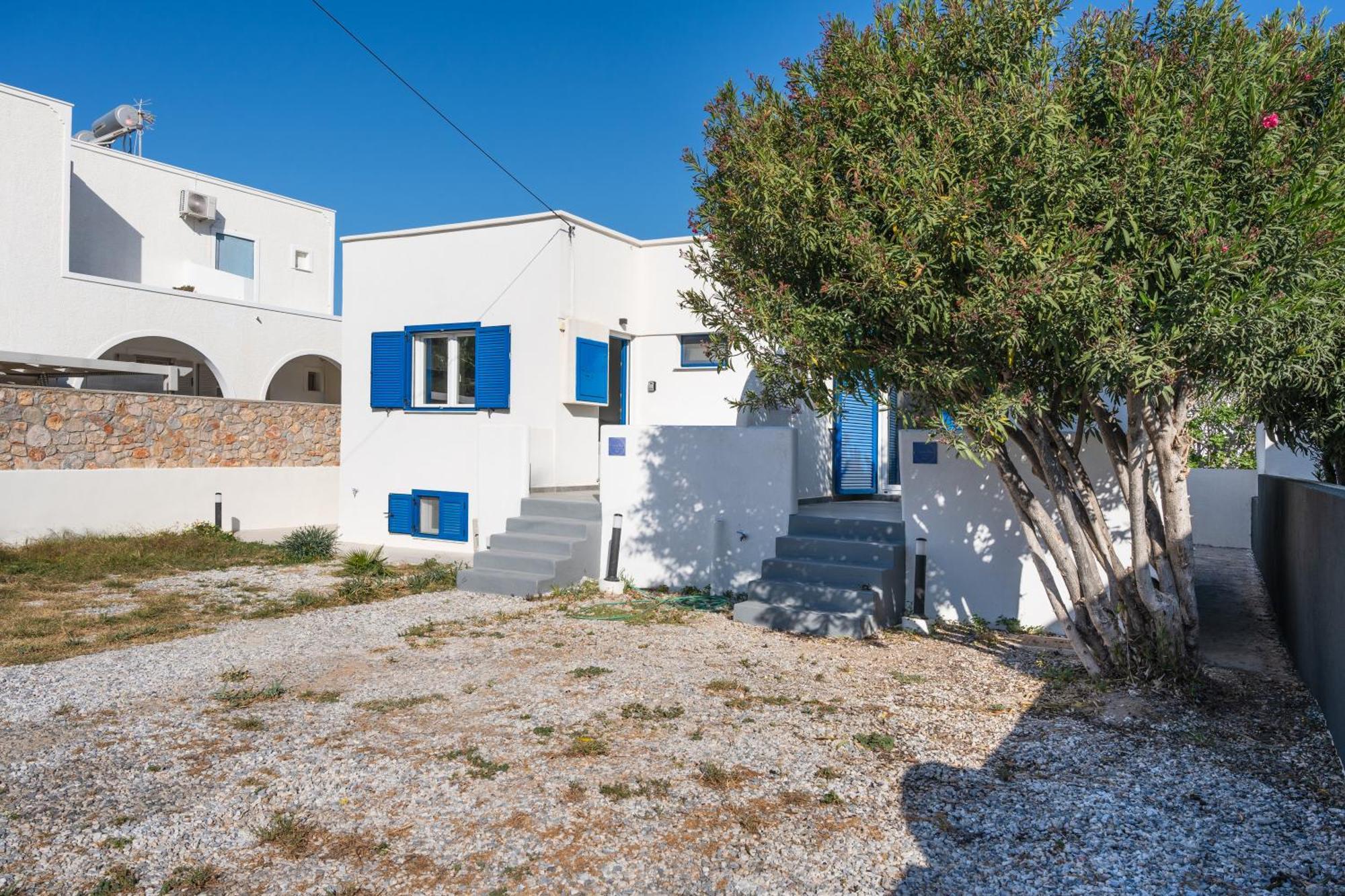 Aegean Blue Santorini Perissa Apartment Exterior photo